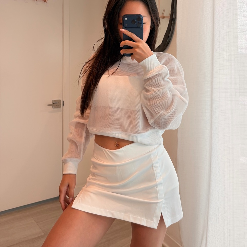 Alo Elegant White top